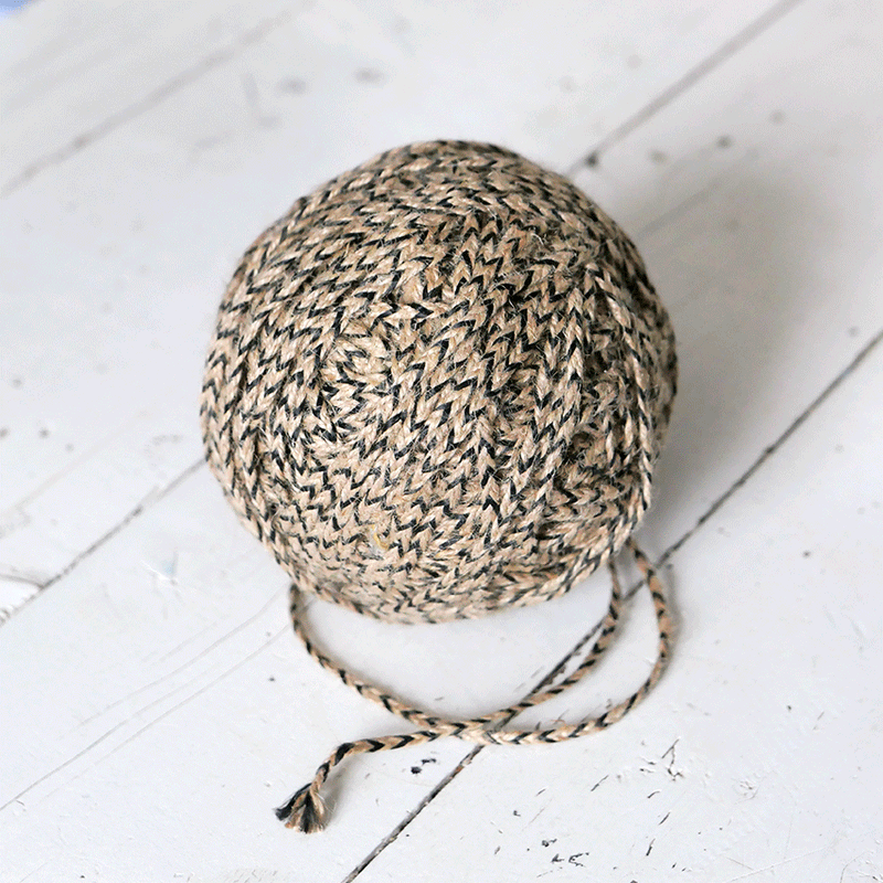 Hessian string outlet